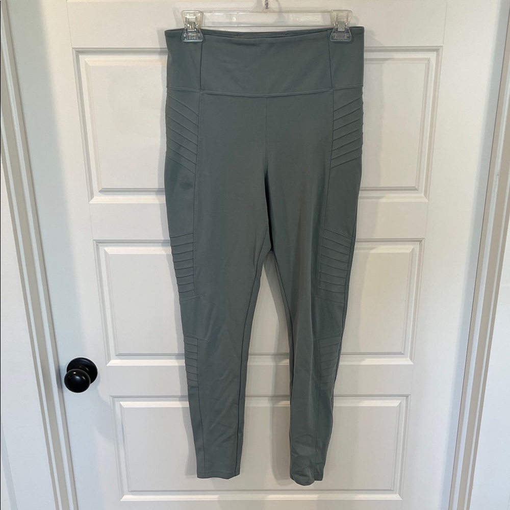 Athleta Delaney MoTo tight Size M